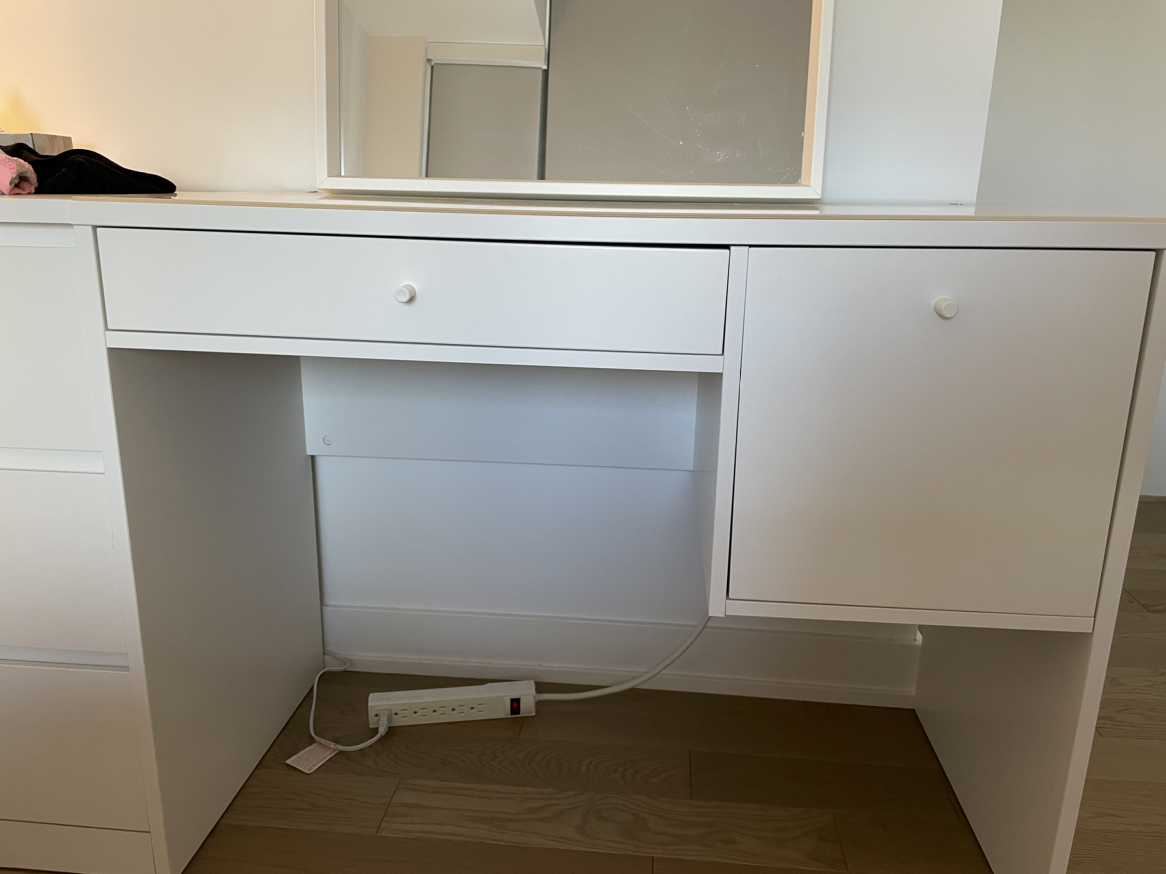 Vanity/make up table - photo 2