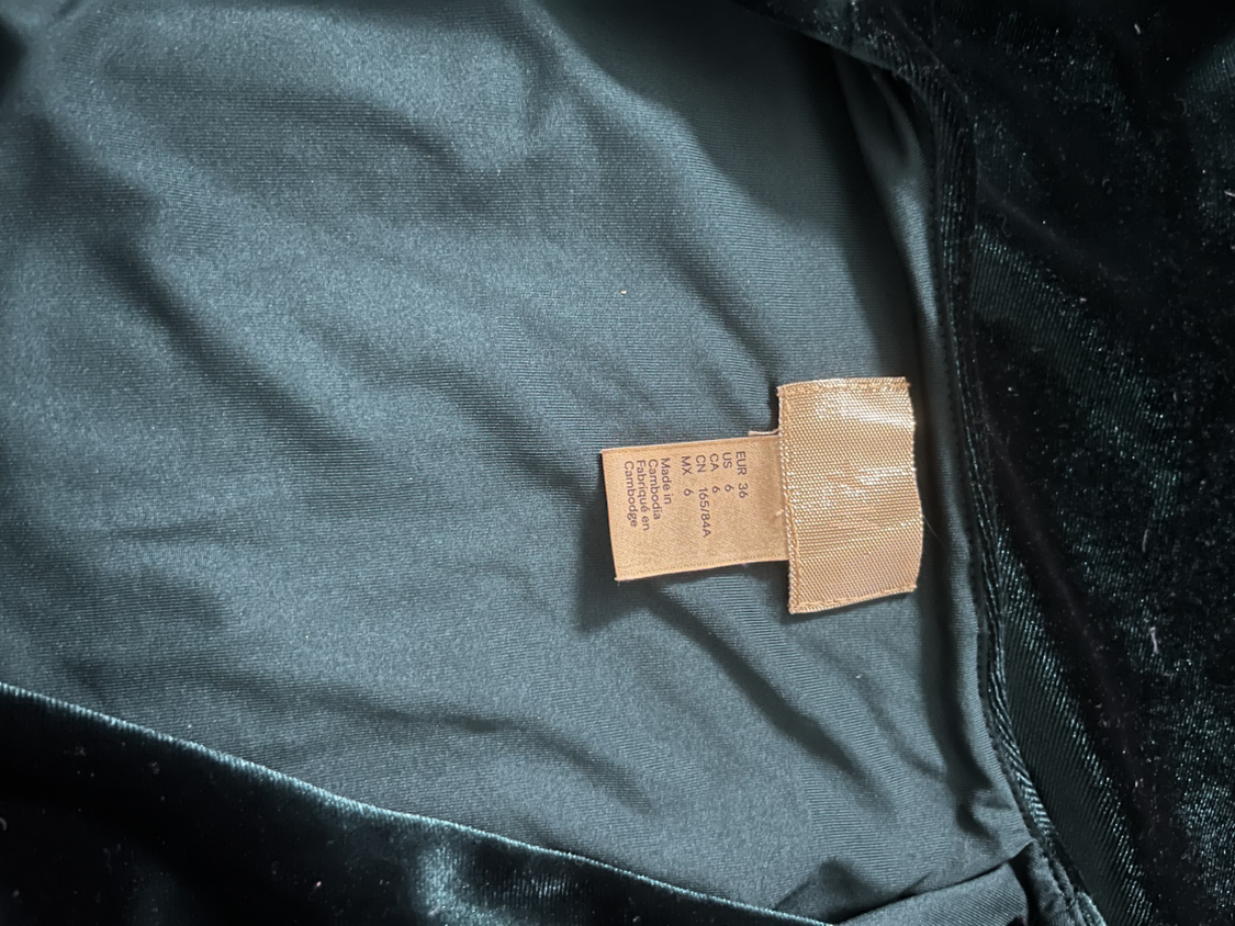 Green velvet dress image indicator(3)