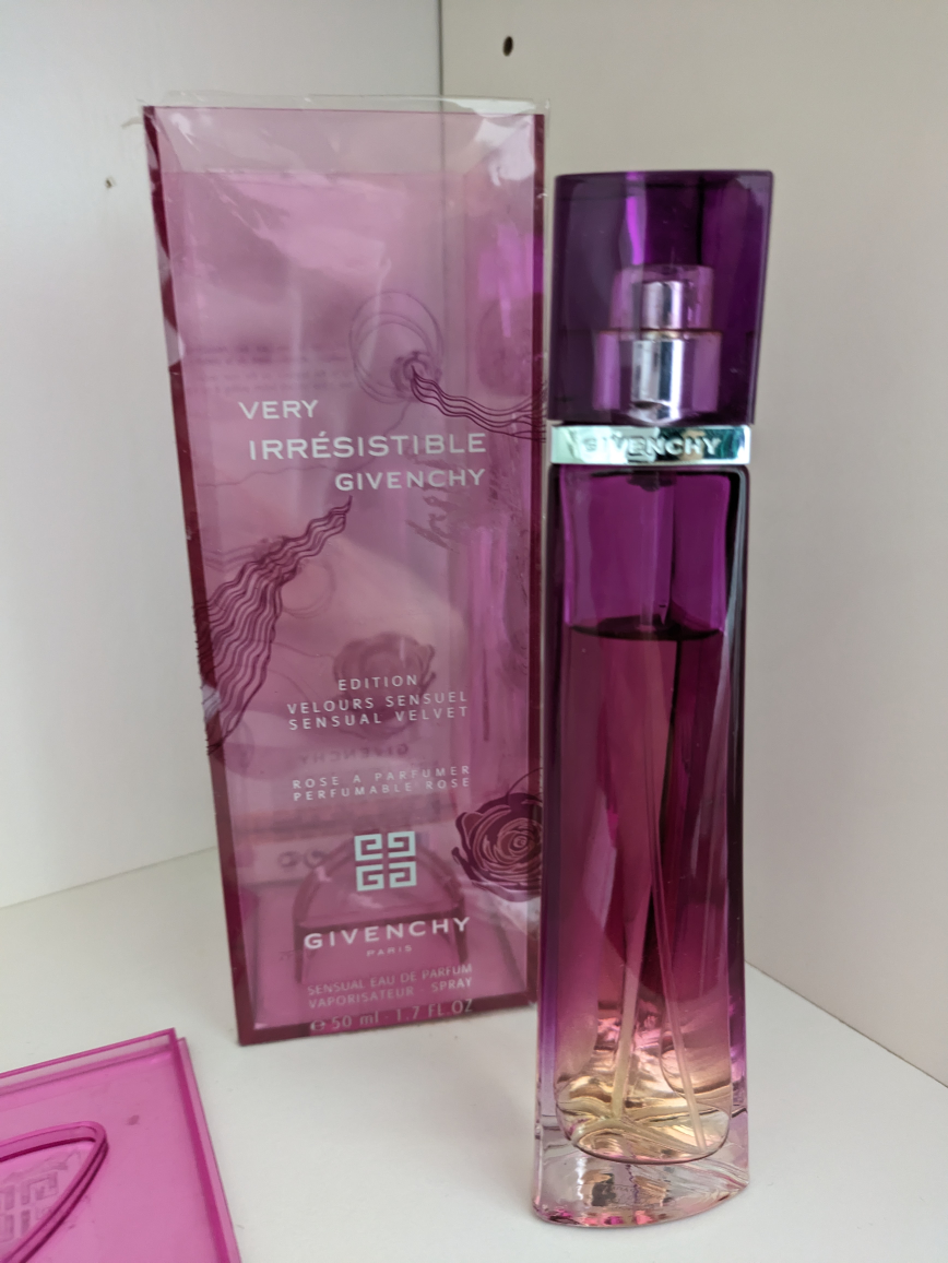 Givenchy very irresistible ( limited edition bottle & box) 🦃 image indicator(4)