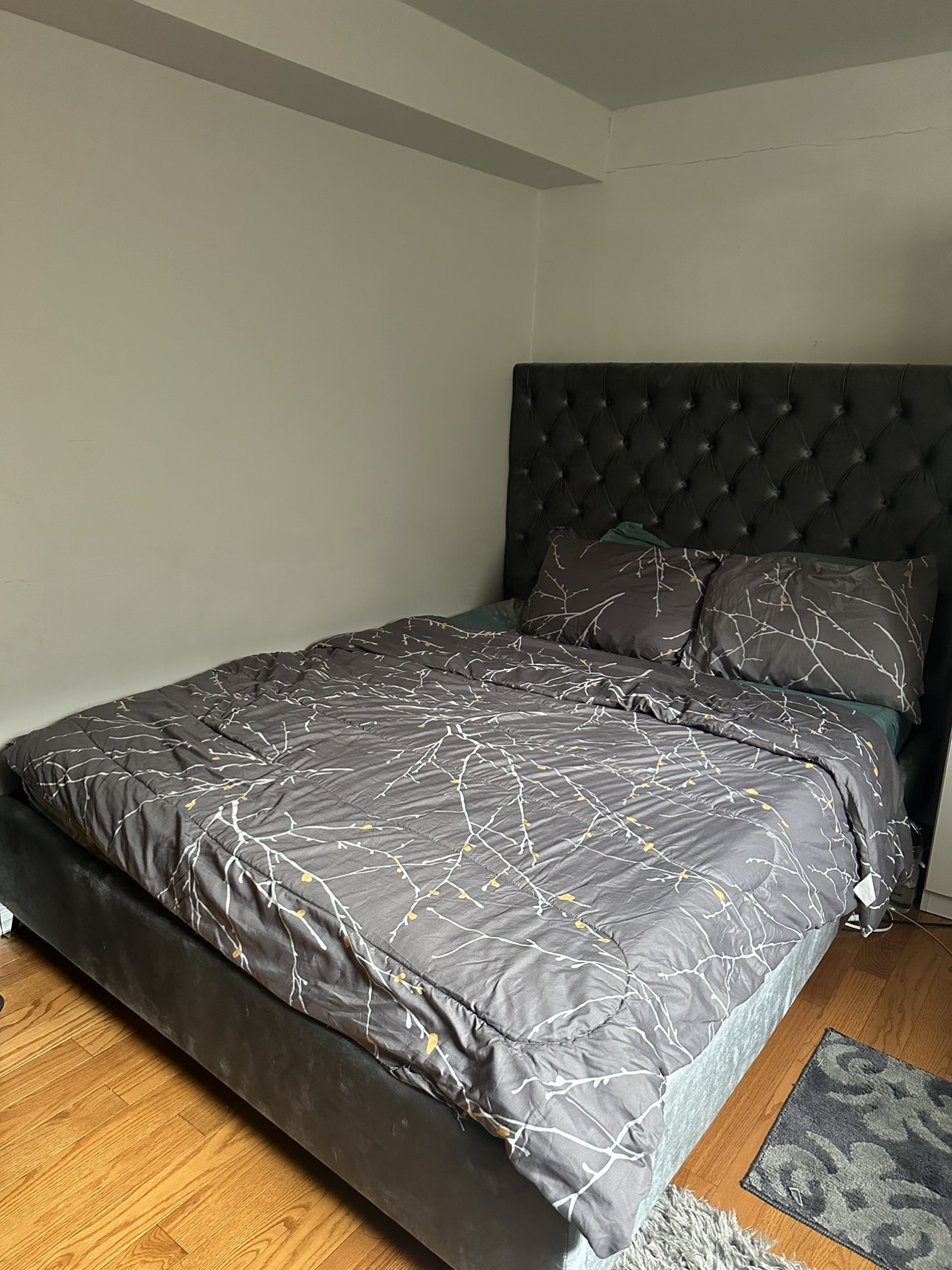 Bed frame & mattress - photo 3