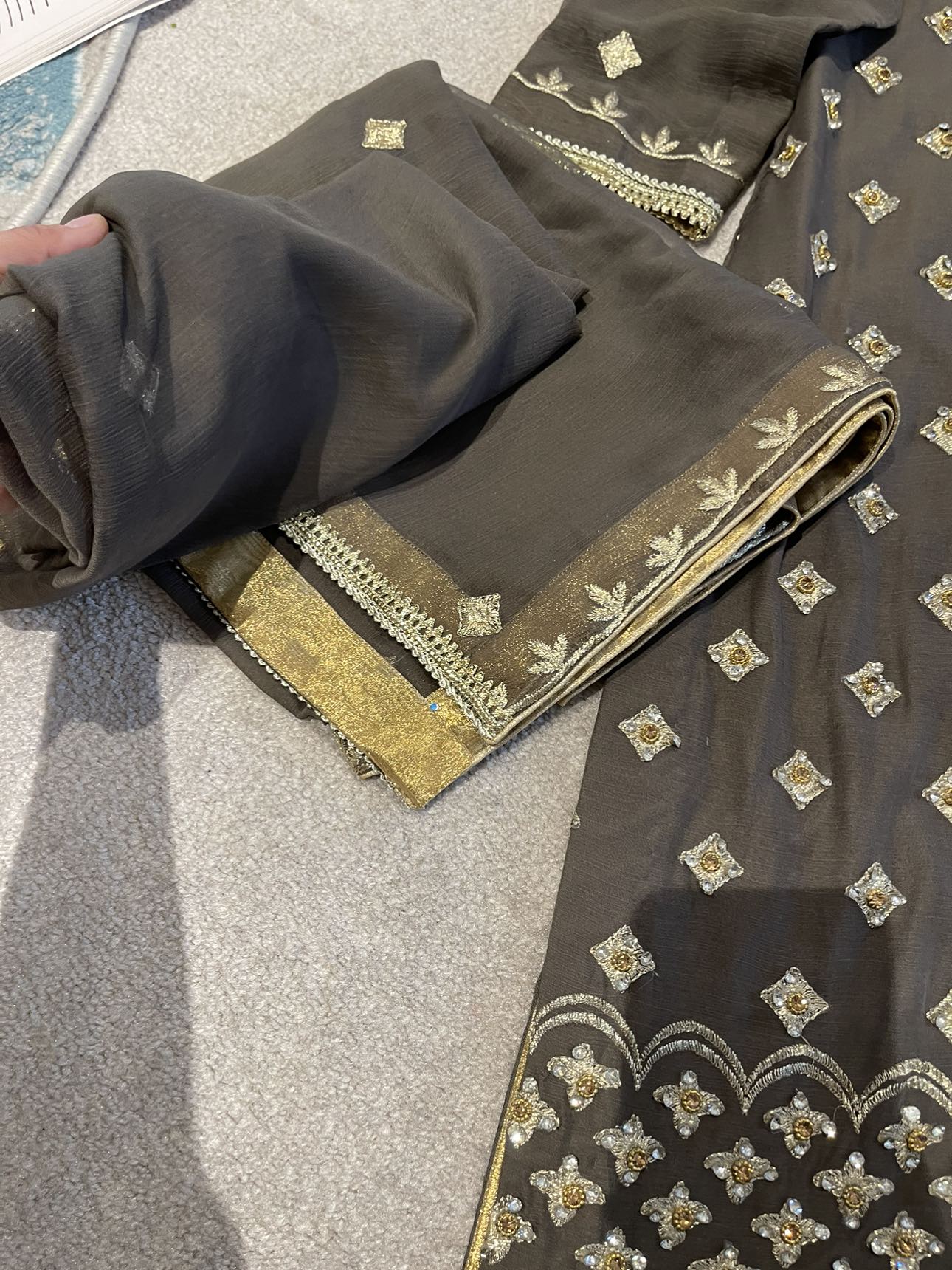 Pakistani shalwar kameez (medium size) image indicator(5)