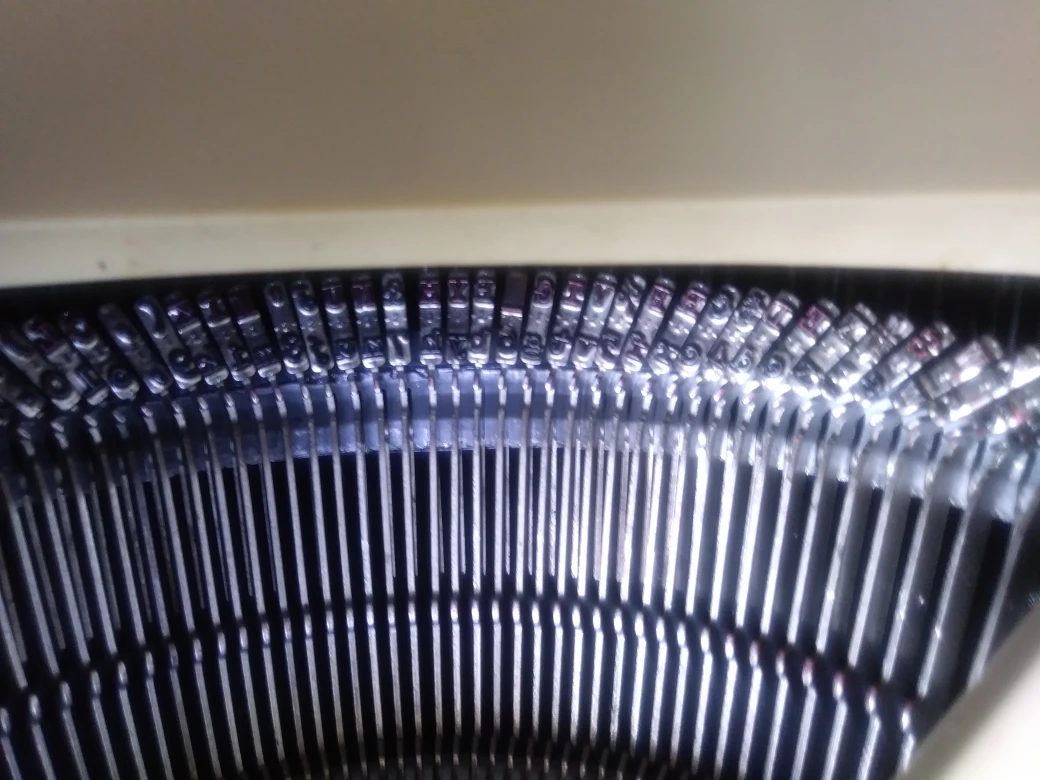 Antique OLIVETTI LETTERA 30 Typewitter in original bag image indicator(5)