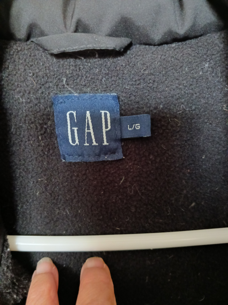 Gap Men's puffer vest image indicator(4)