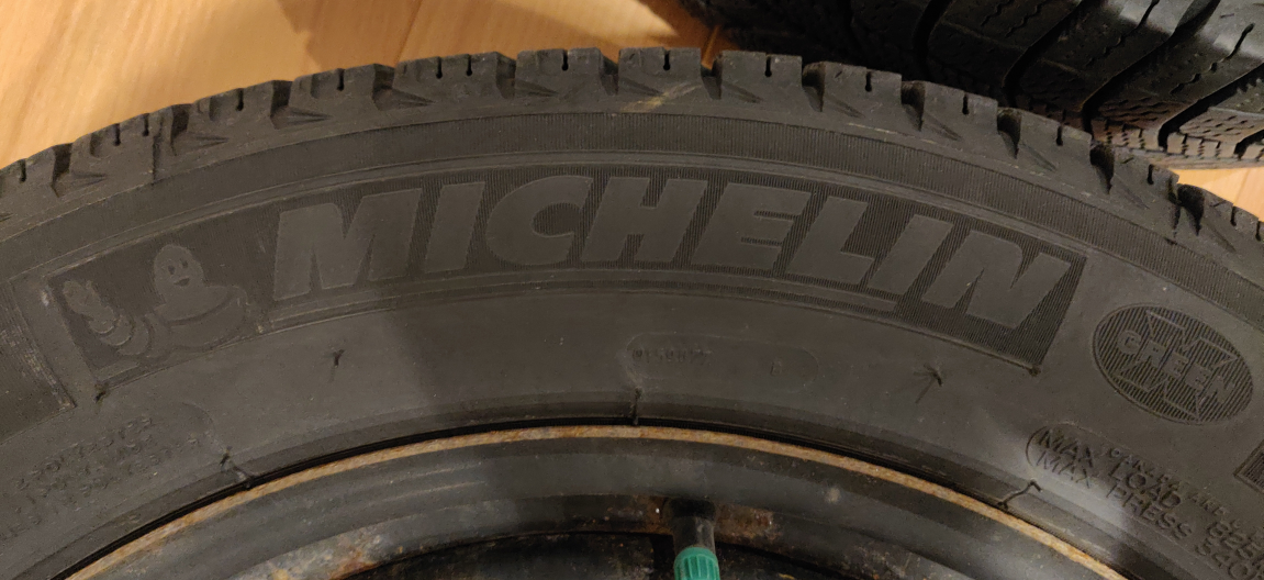 4 used Michelin X-Ice winter tires 225/55 R17 image indicator(2)