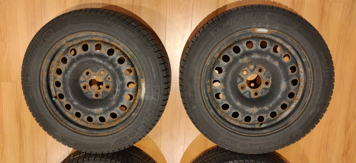 4 used Michelin X-Ice winter tires 225/55 R17 image indicator(7)