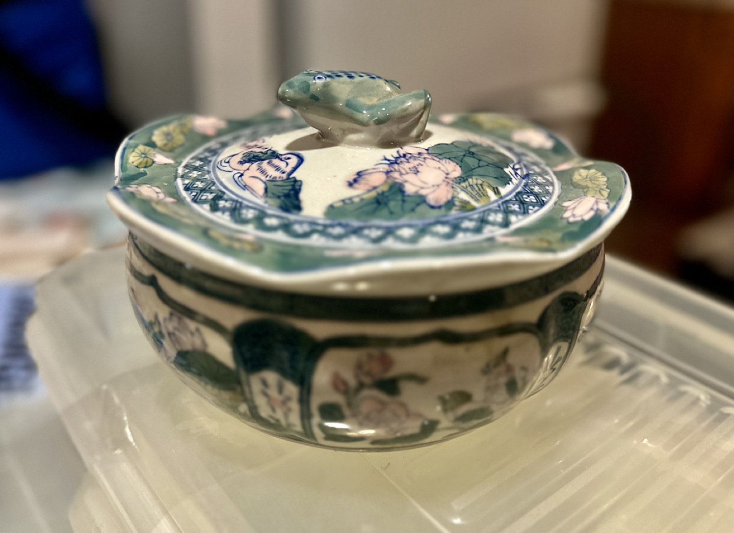 Chinese Bowl with Lid thumbnail