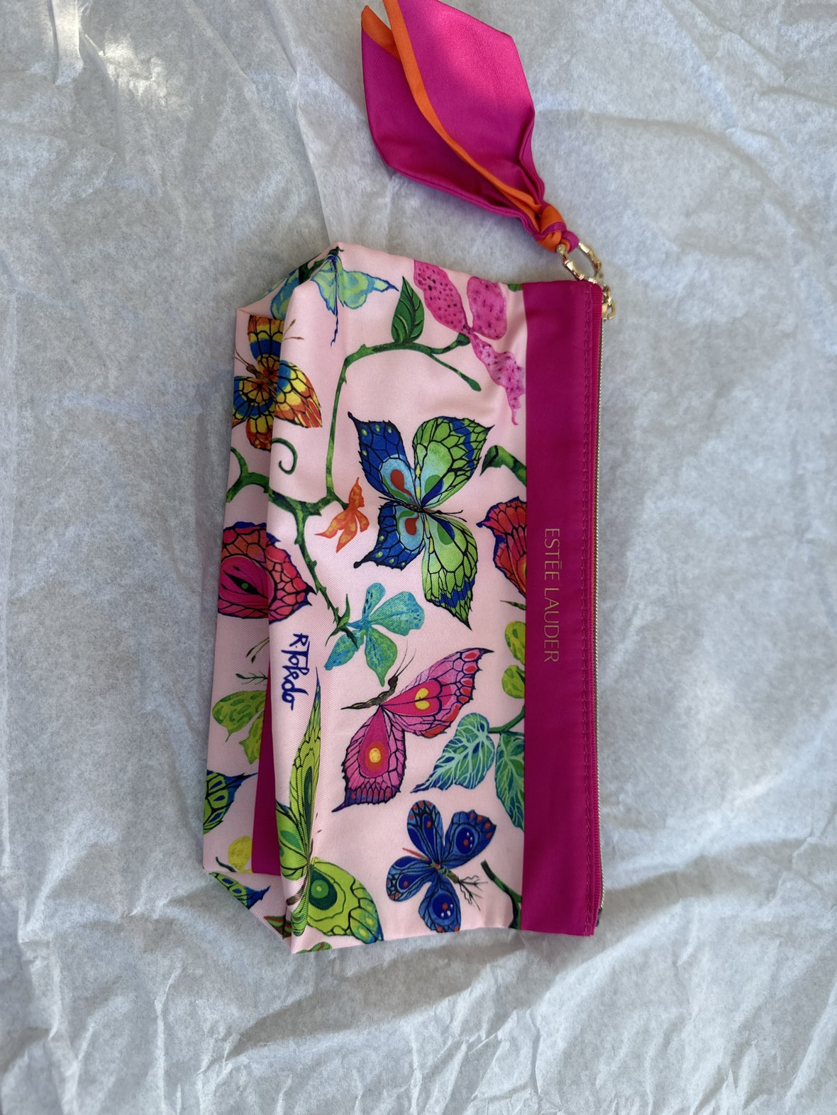 Estée Lauder cosmetic bag thumbnail