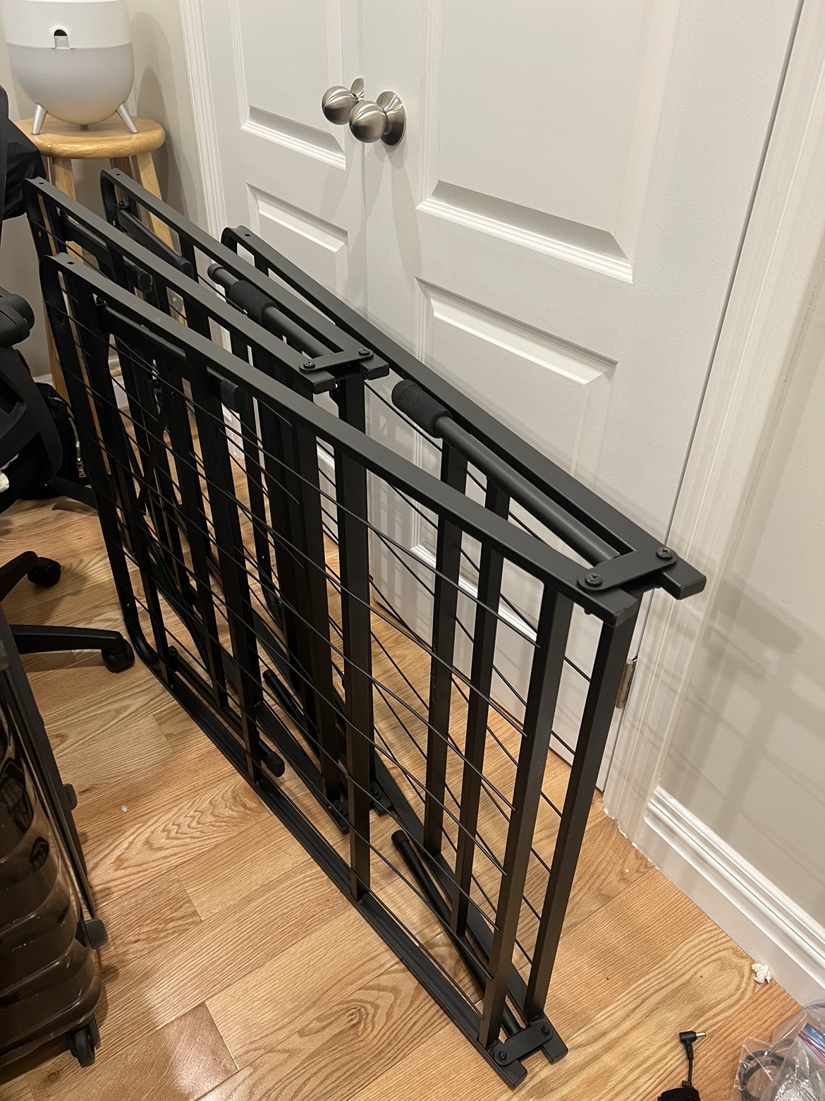 Zinus Queen size bed frame - photo 2