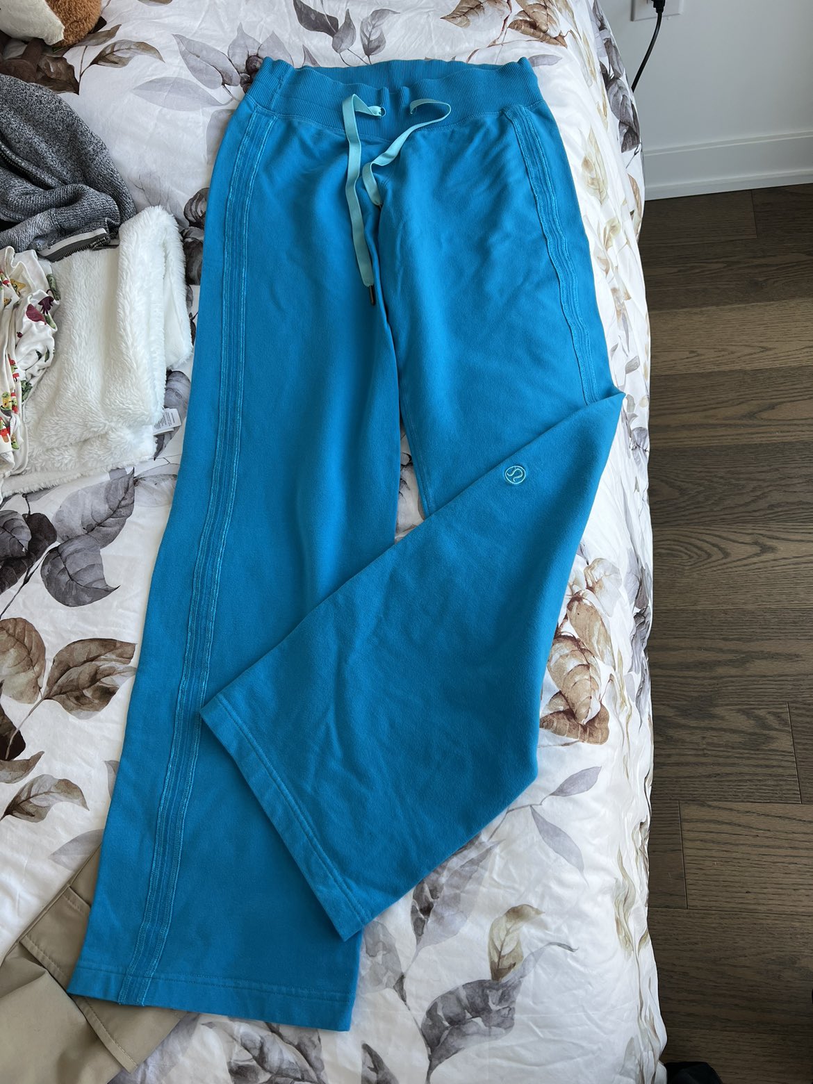 🦃Lululemon pant size 4 LIKE BRAND NEW