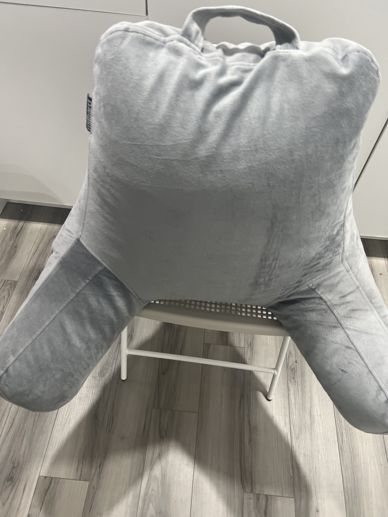 Millard reading pillow - photo 2