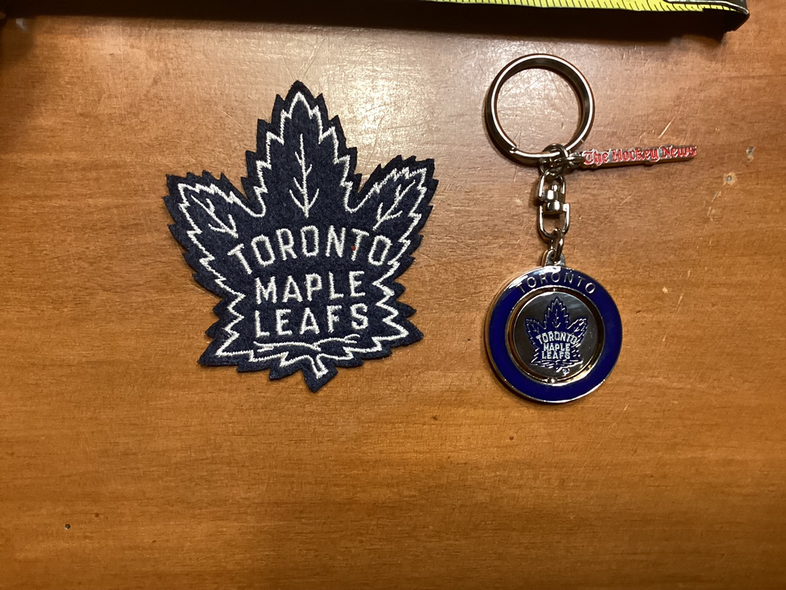 TORONTO MAPLE LEAFS new key chain & crest !
