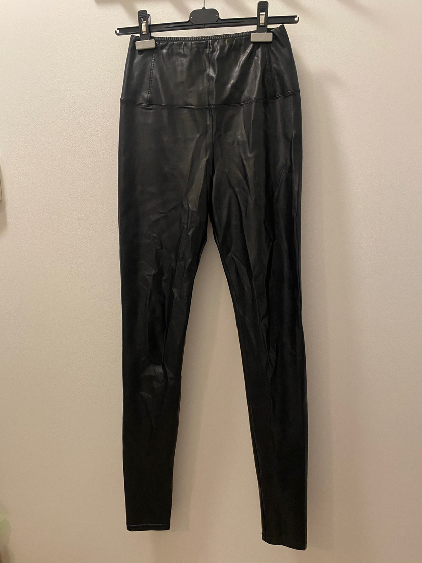 Wilfred Daria pant image indicator(2)