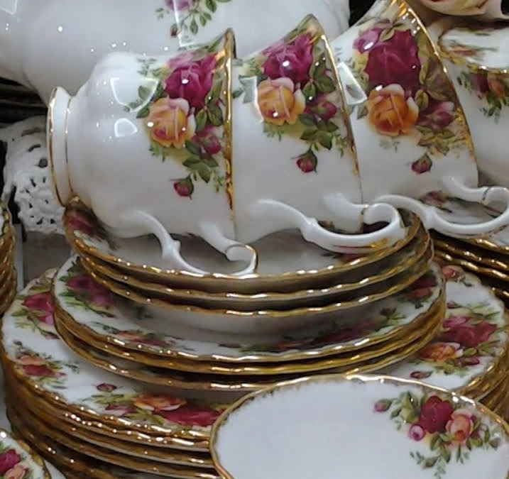 Royal Albert "Old Country Roses " Set  8 x 6 Plus , 1962, Eng. thumbnail