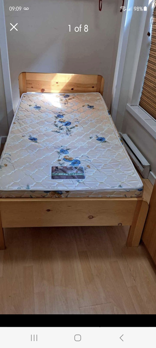 Twin bed (frame an matress)
