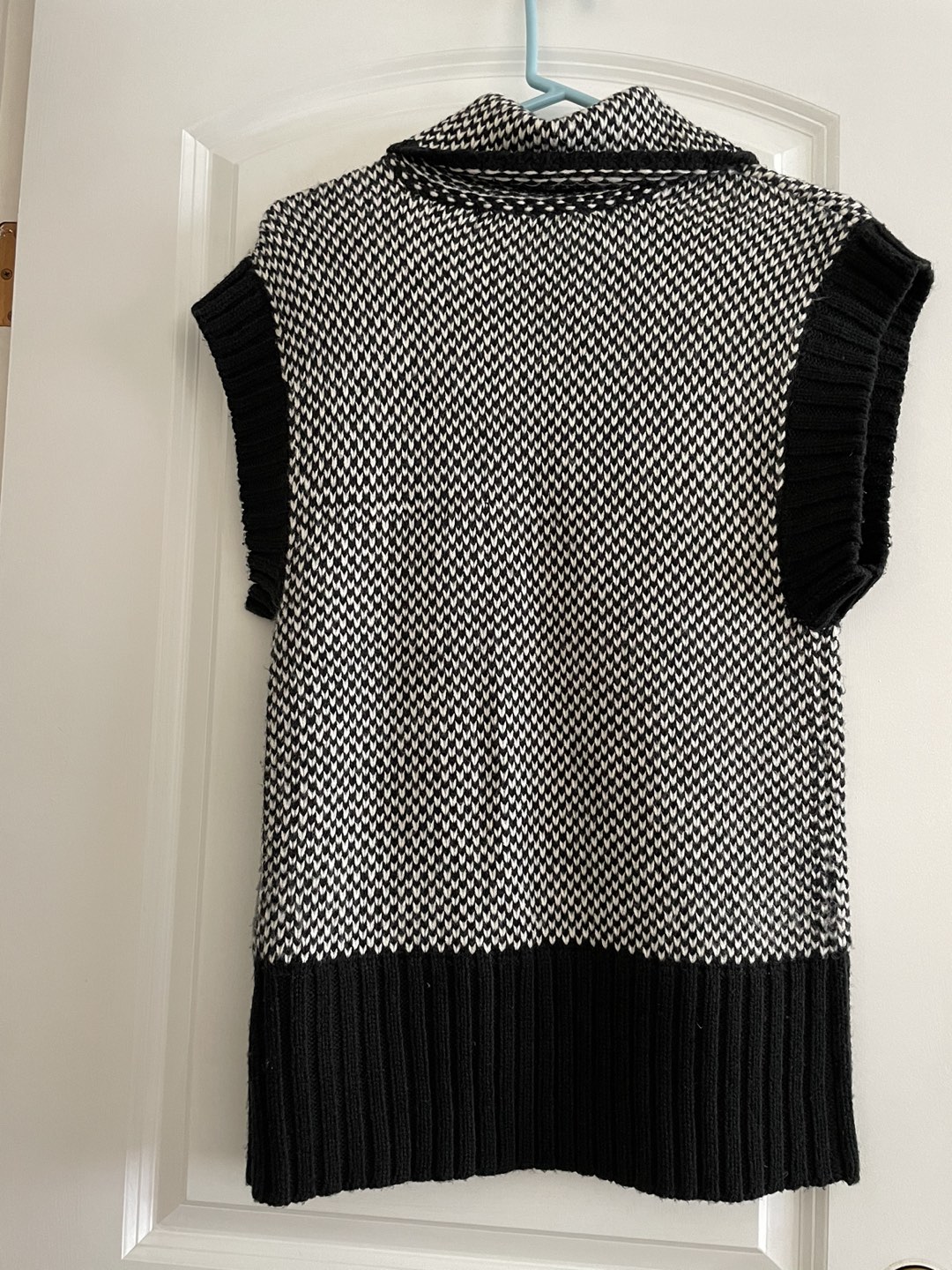 Women’s long sweater vest - photo 2