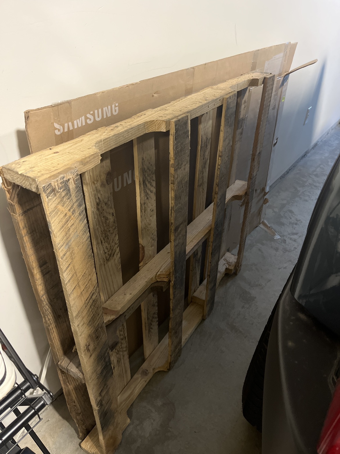 Free wooden pallet thumbnail