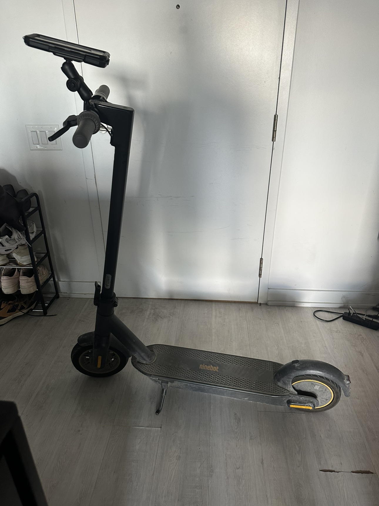 Ninebot G30P max adult electic scooter - telephone holder + pump