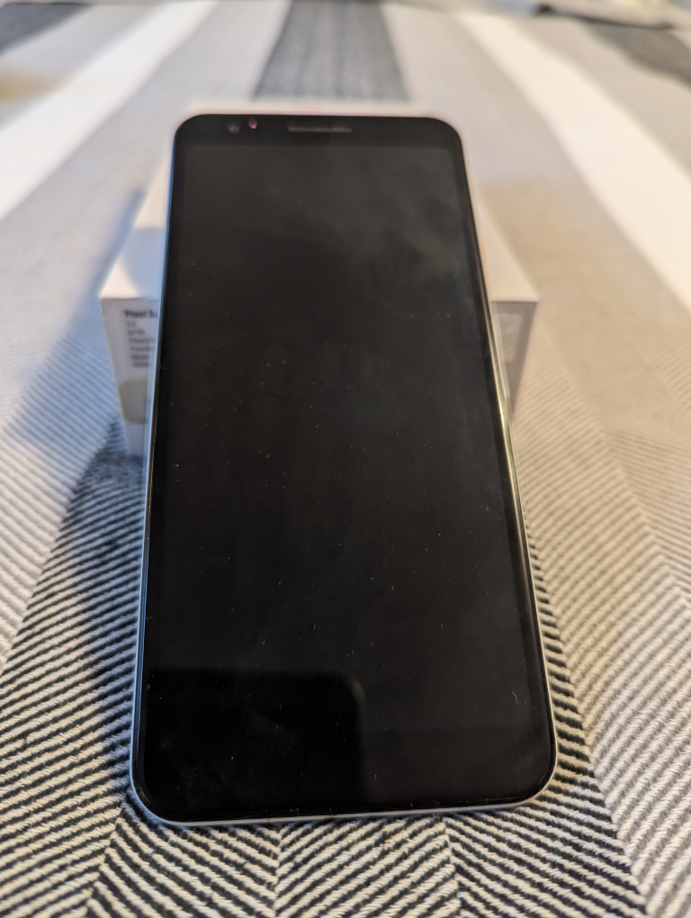 Pixel 3a 64GB in perfect condition image indicator(2)