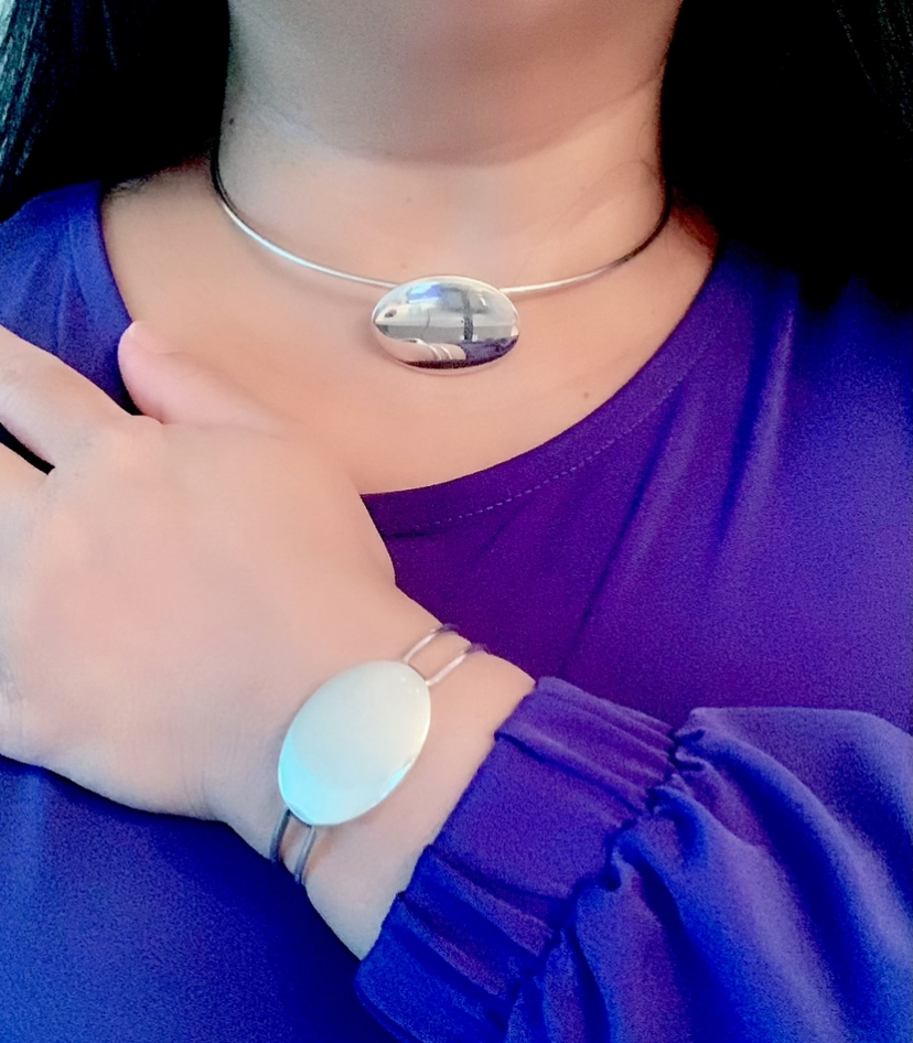 Tiffany & Co XL plain oval bangle bracelet image indicator(2)