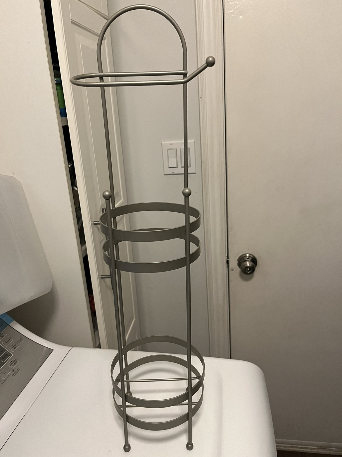 Toilet paper holder