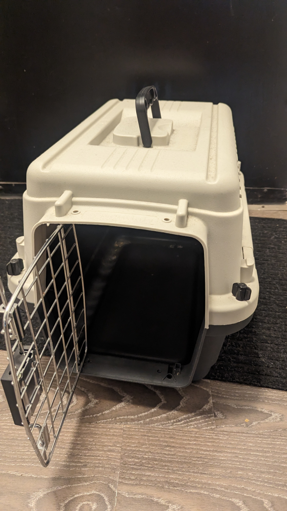 Small pet carrier. #freecycle image indicator(2)
