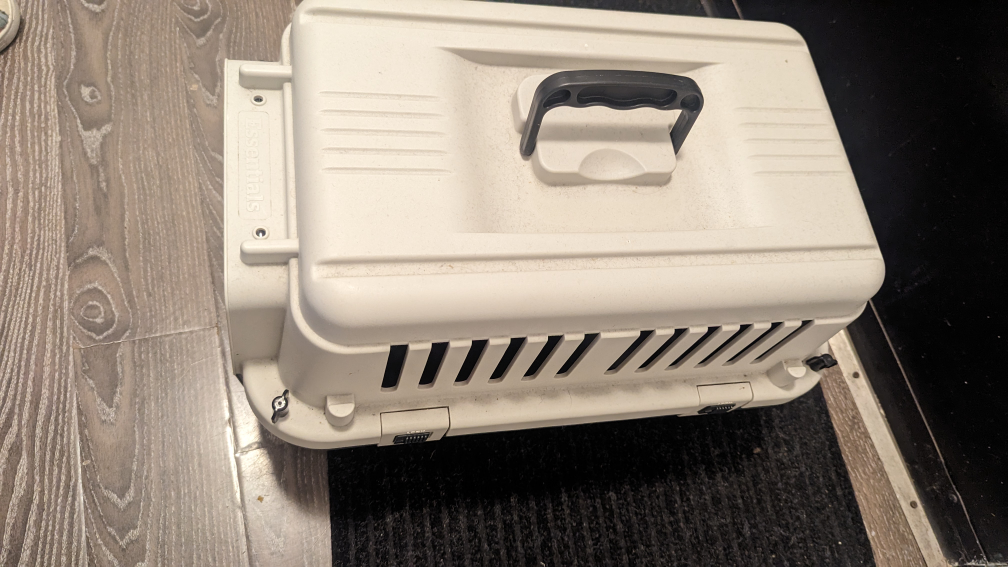Small pet carrier. #freecycle image indicator(3)