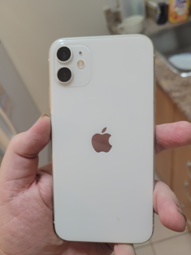 IPhone 11 - photo 3