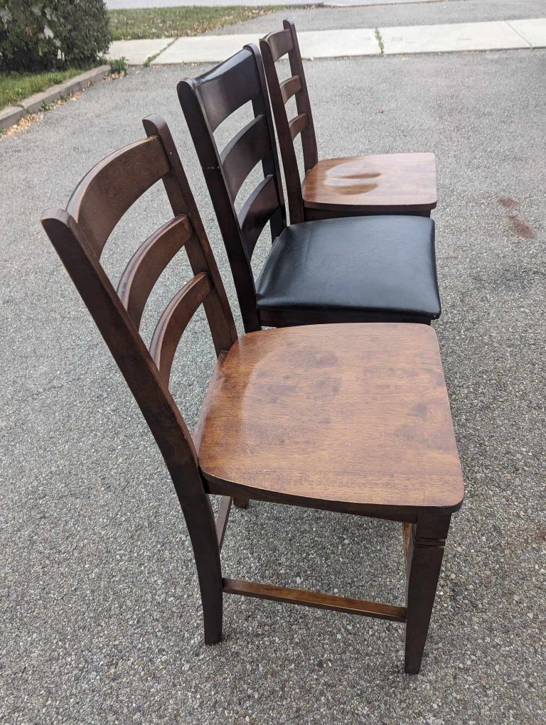 Solid wood square bar height table with 3 bar height chairs image indicator(9)