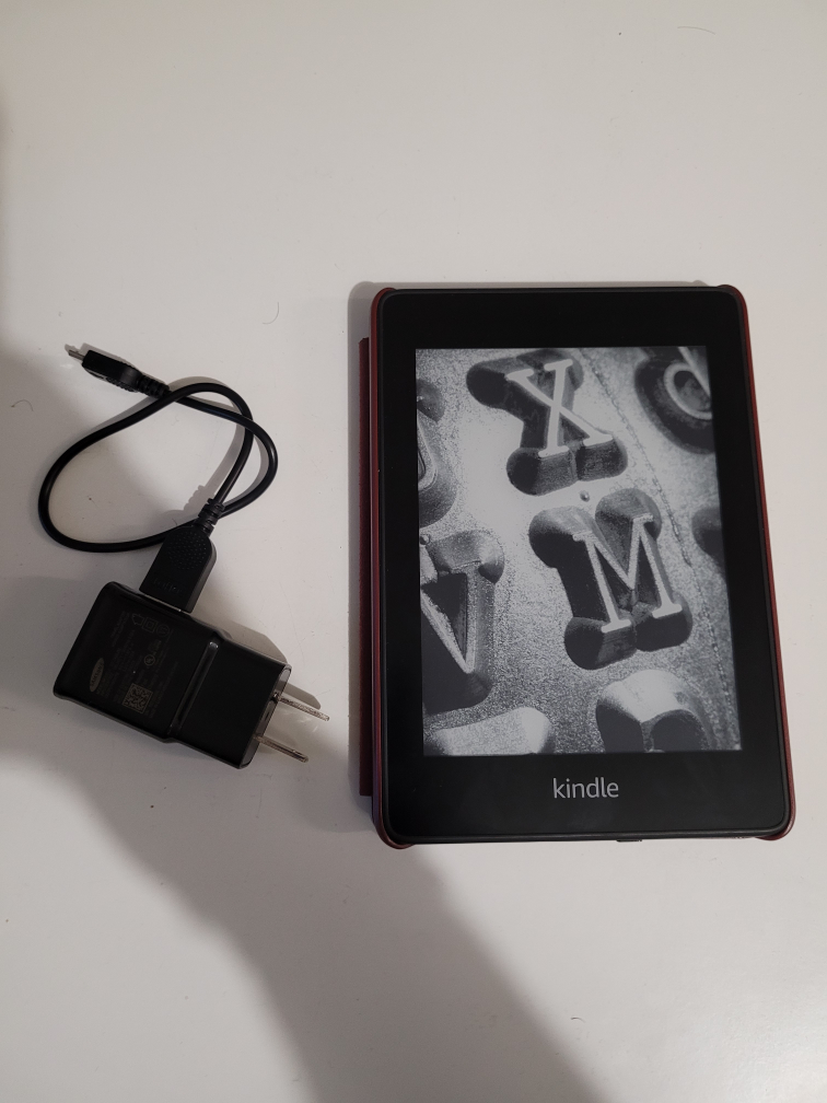 Kindle 8 GB Mint Condition + Charger + Cover - photo 2