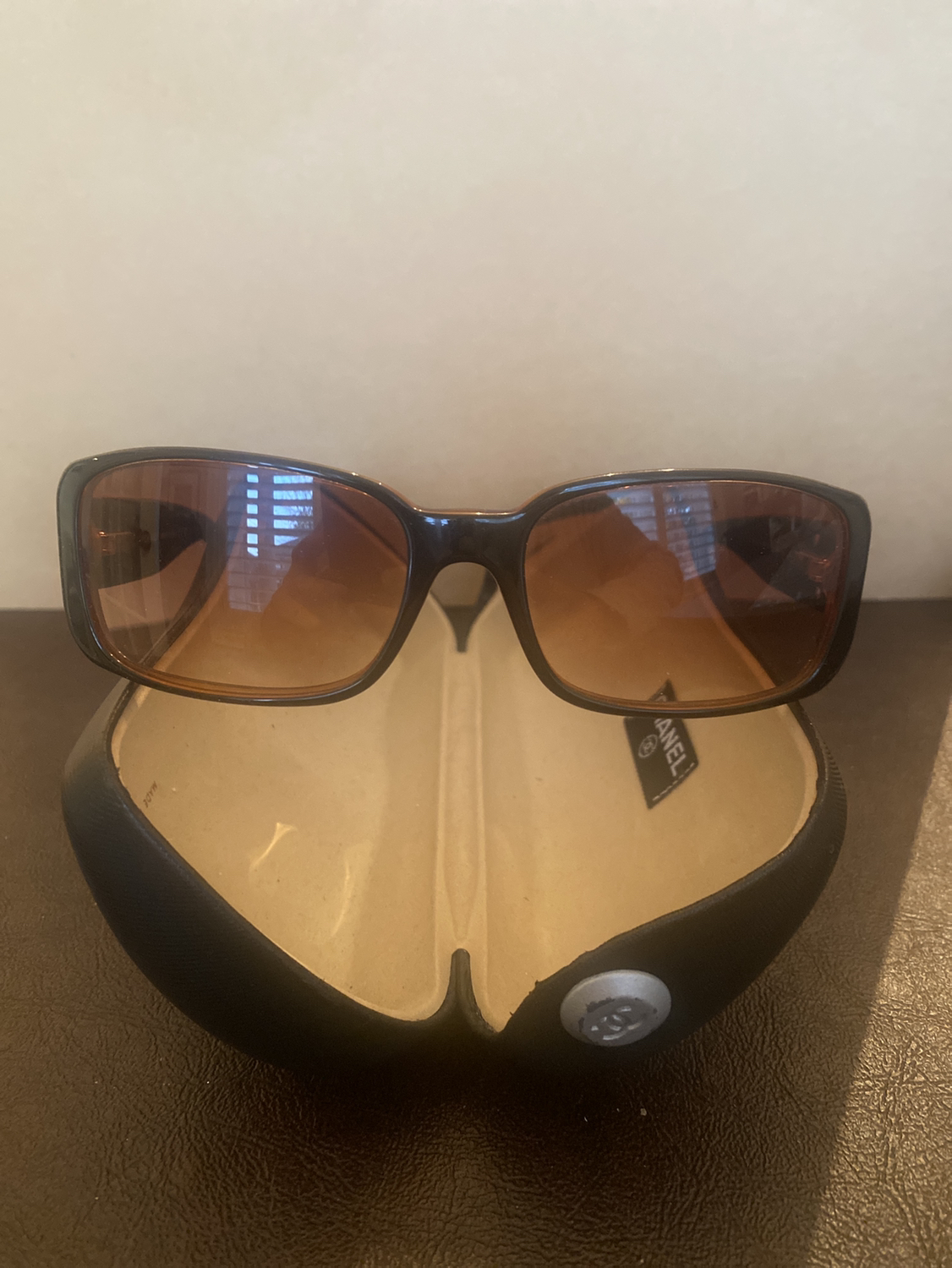 Chanel 5111 sunglasses and case  - Italy - photo 4