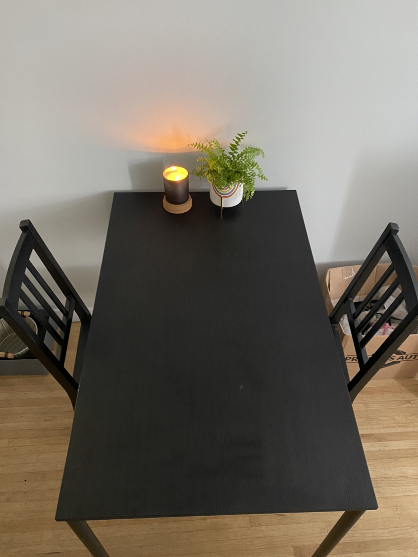 IKEA table and chairs image indicator(2)