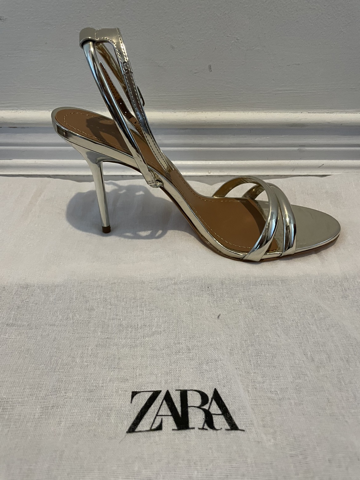 Zara: NEW Soft Gold Strappy Heels Size 9 $35 - photo 2