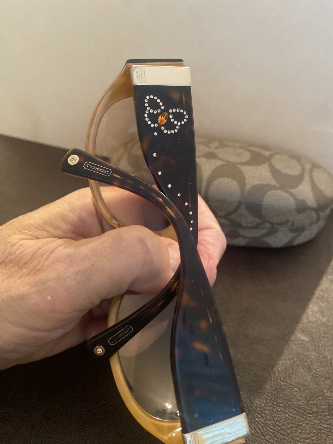 Coach S446 tortoise rhinestone sunglasses and case - photo 5