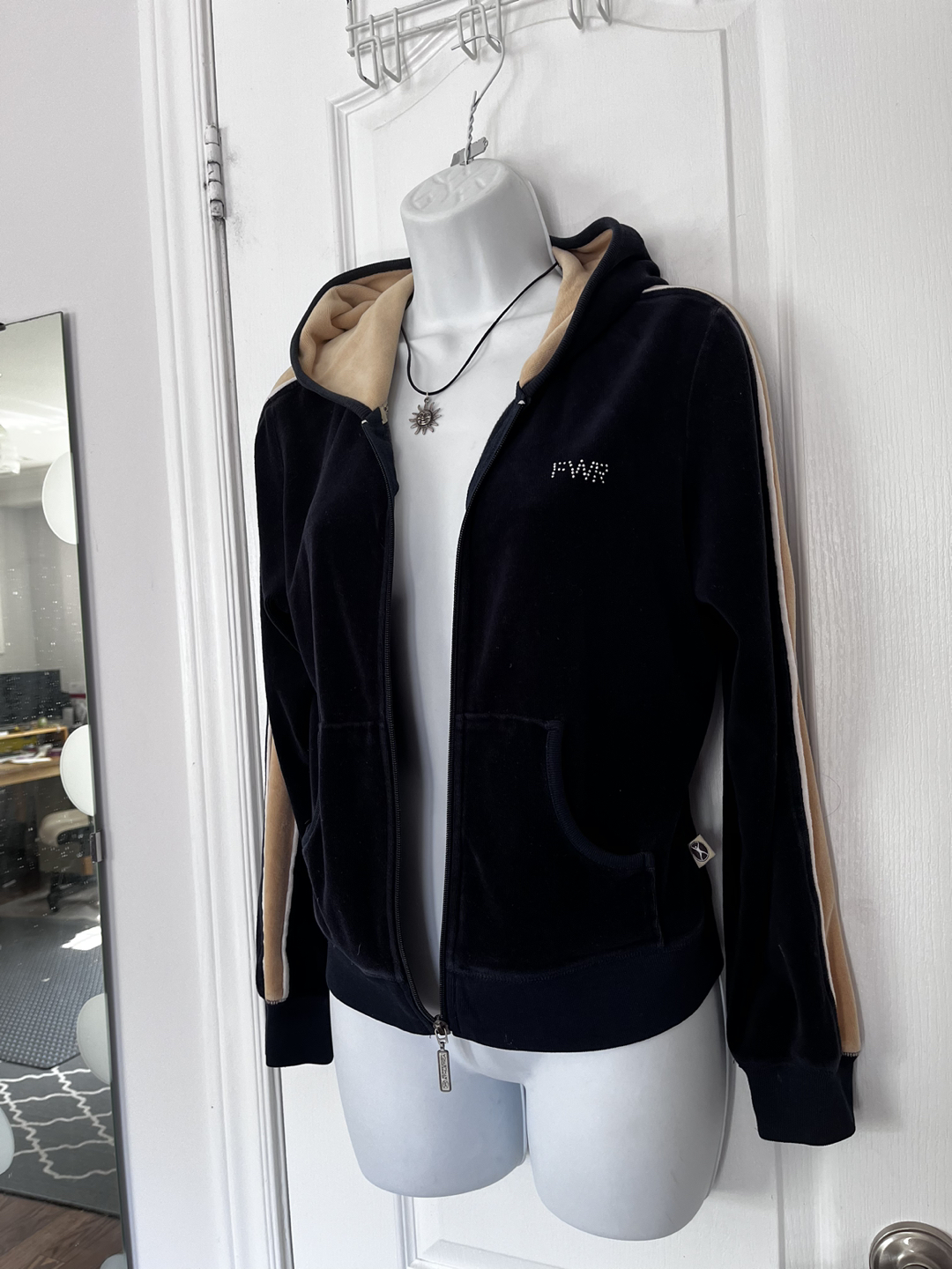 🦃 Fairweather athetica- all clothes under $5 image indicator(2)