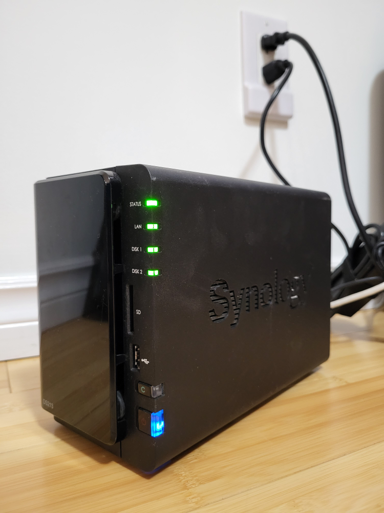 Synology DS213 NAS loaded with 2x 3TB disks