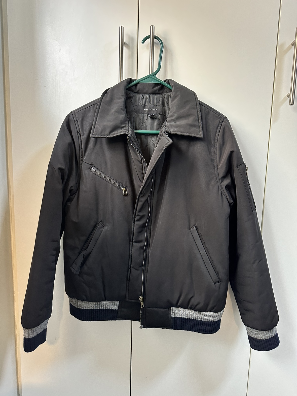 Black Jaket