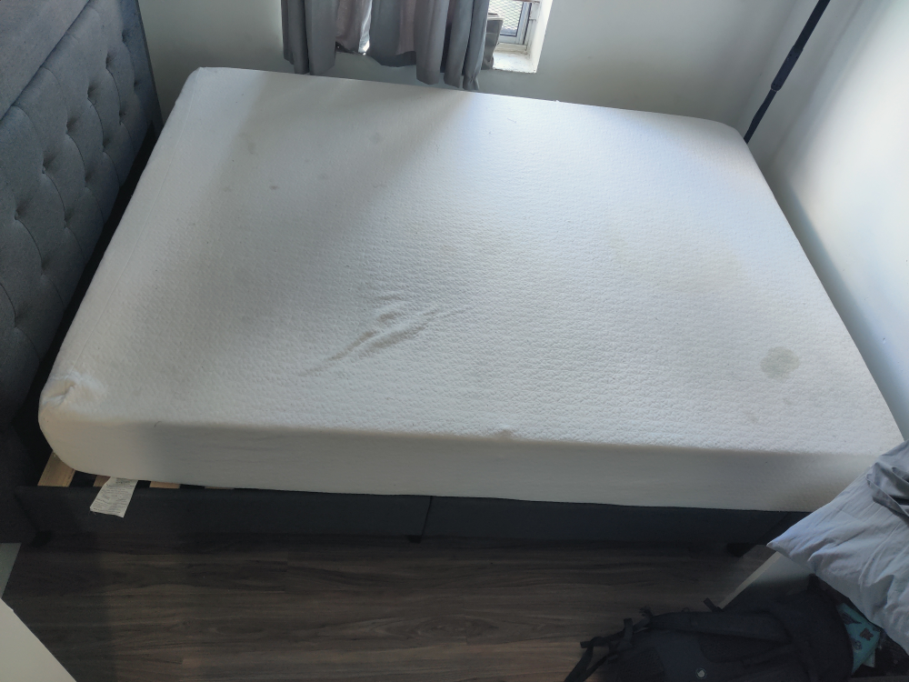Queen size bed frame with thick mattress - photo 3