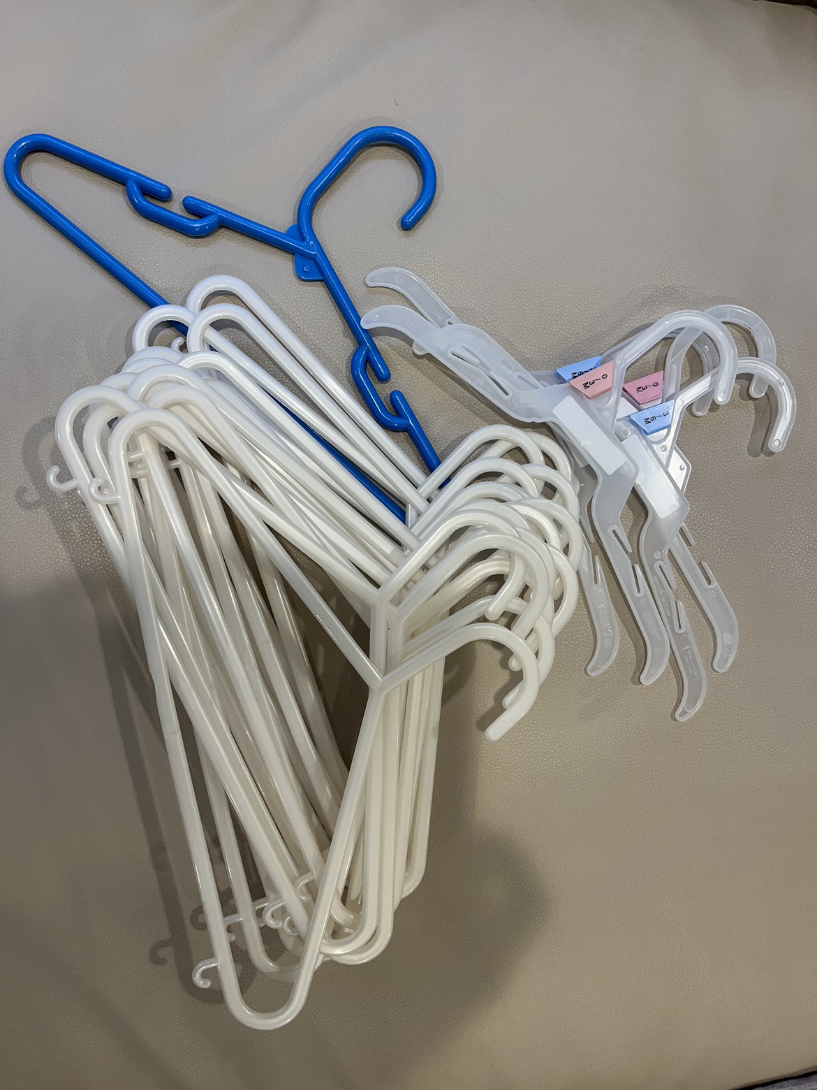 23 Hangers - for kids