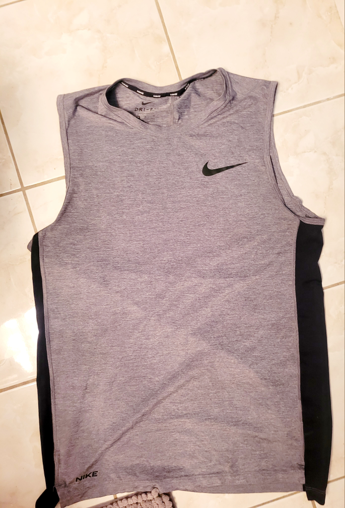 MENS MEDIUM NIKE DRI-FIT SLEEVLESS SHRIT