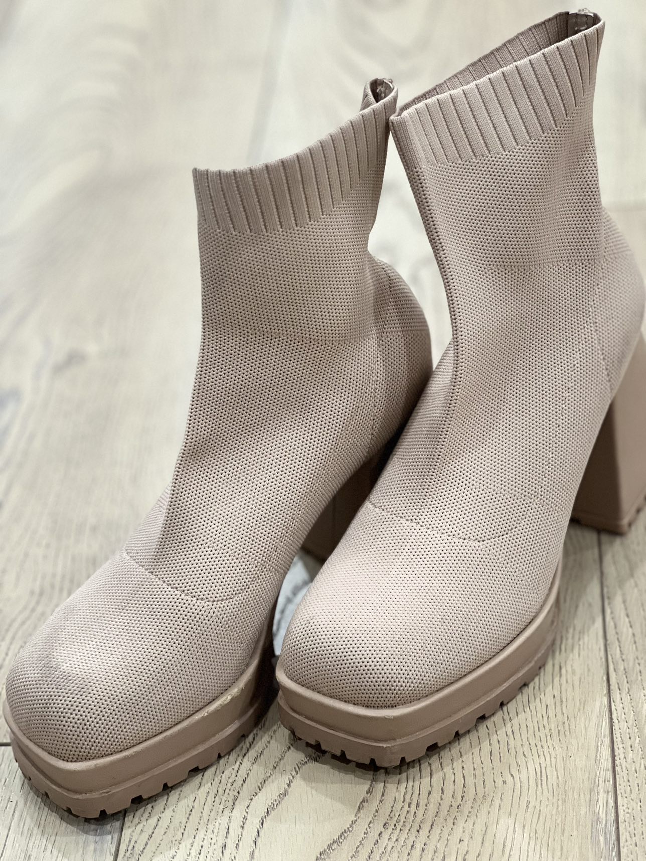 Heels/ women’s shoes thumbnail