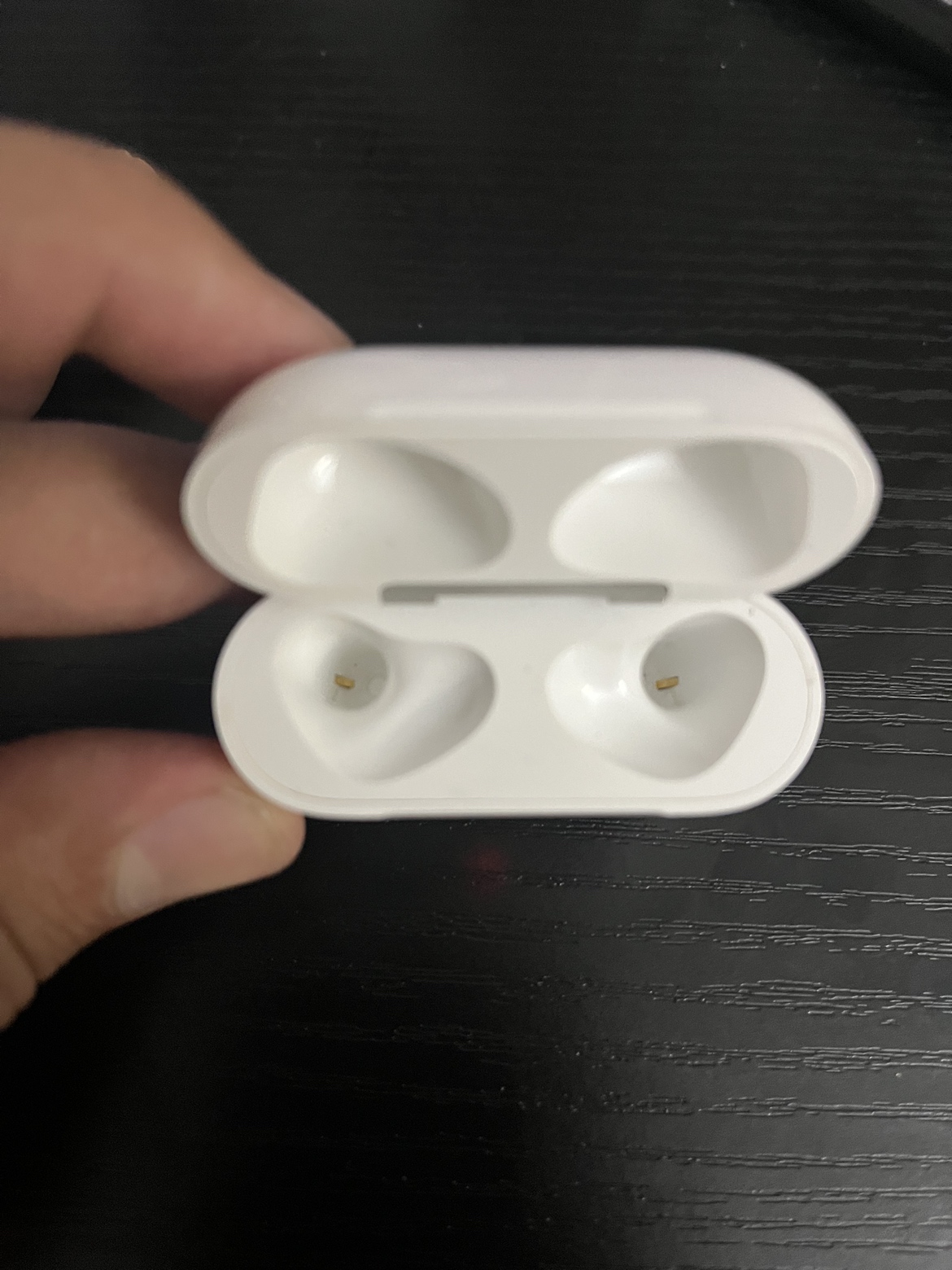 AirPods 3 charging case only like new!! - photo 4