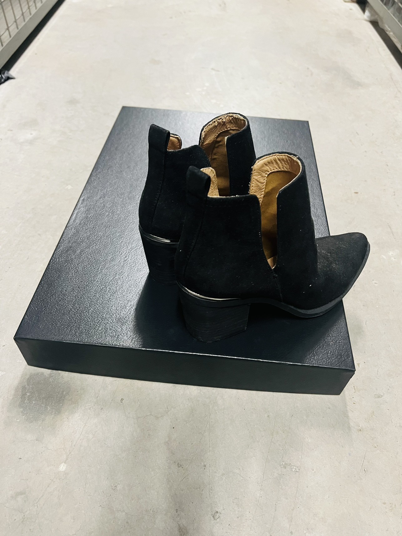 Woman’s ankle boots (New) image indicator(3)