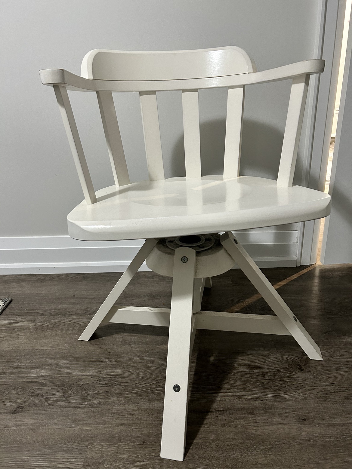 Wooden swivel white chair