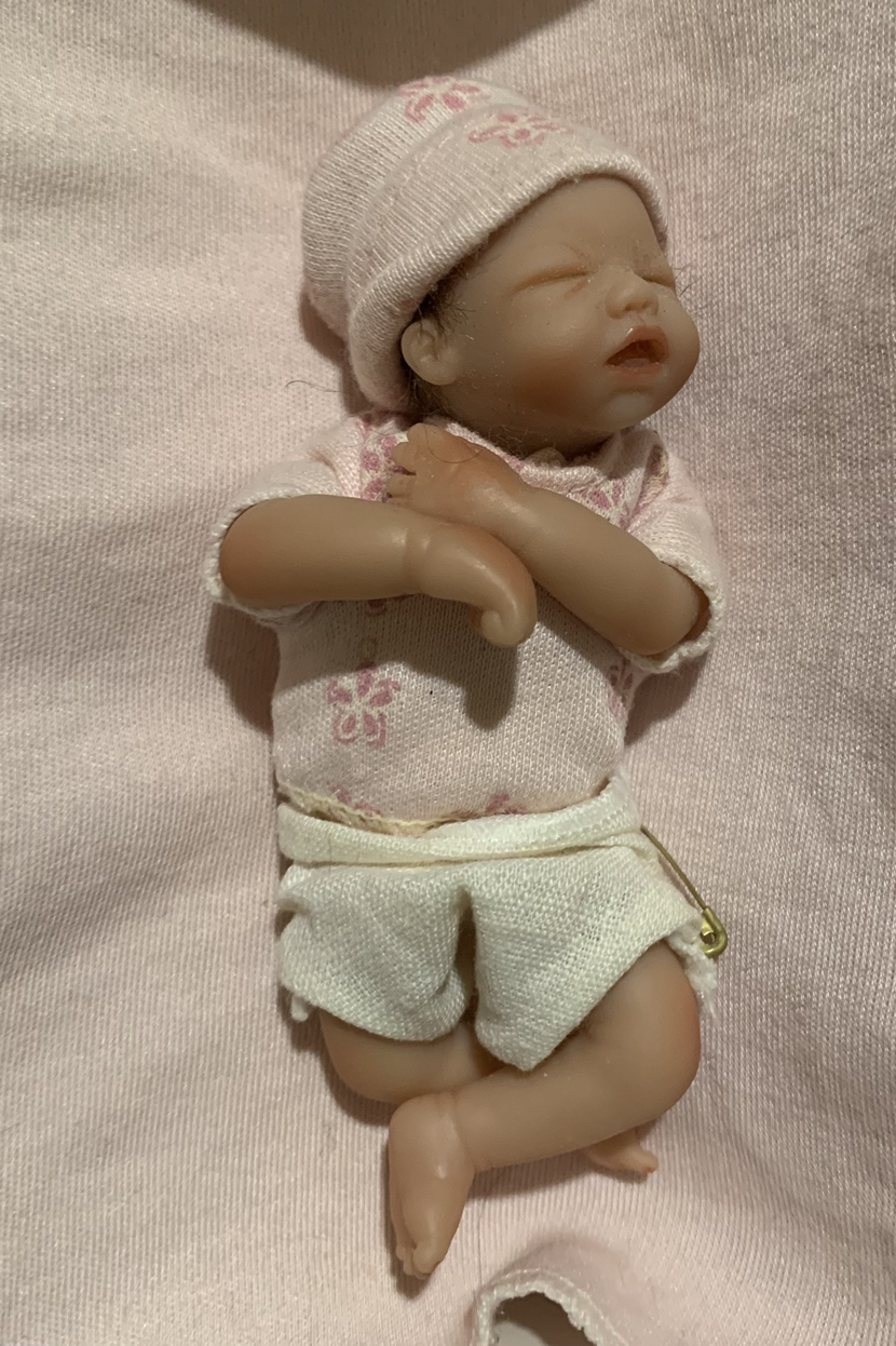 The Ashton-Drake collectible Doll image indicator(2)