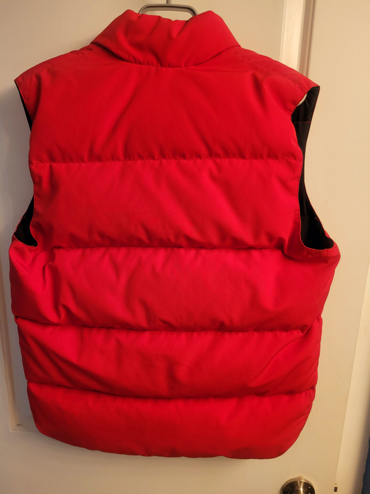 MENS SZ SMALL FITS LIKE A MEDIUM CANADA GOOSE RED VEST - photo 4