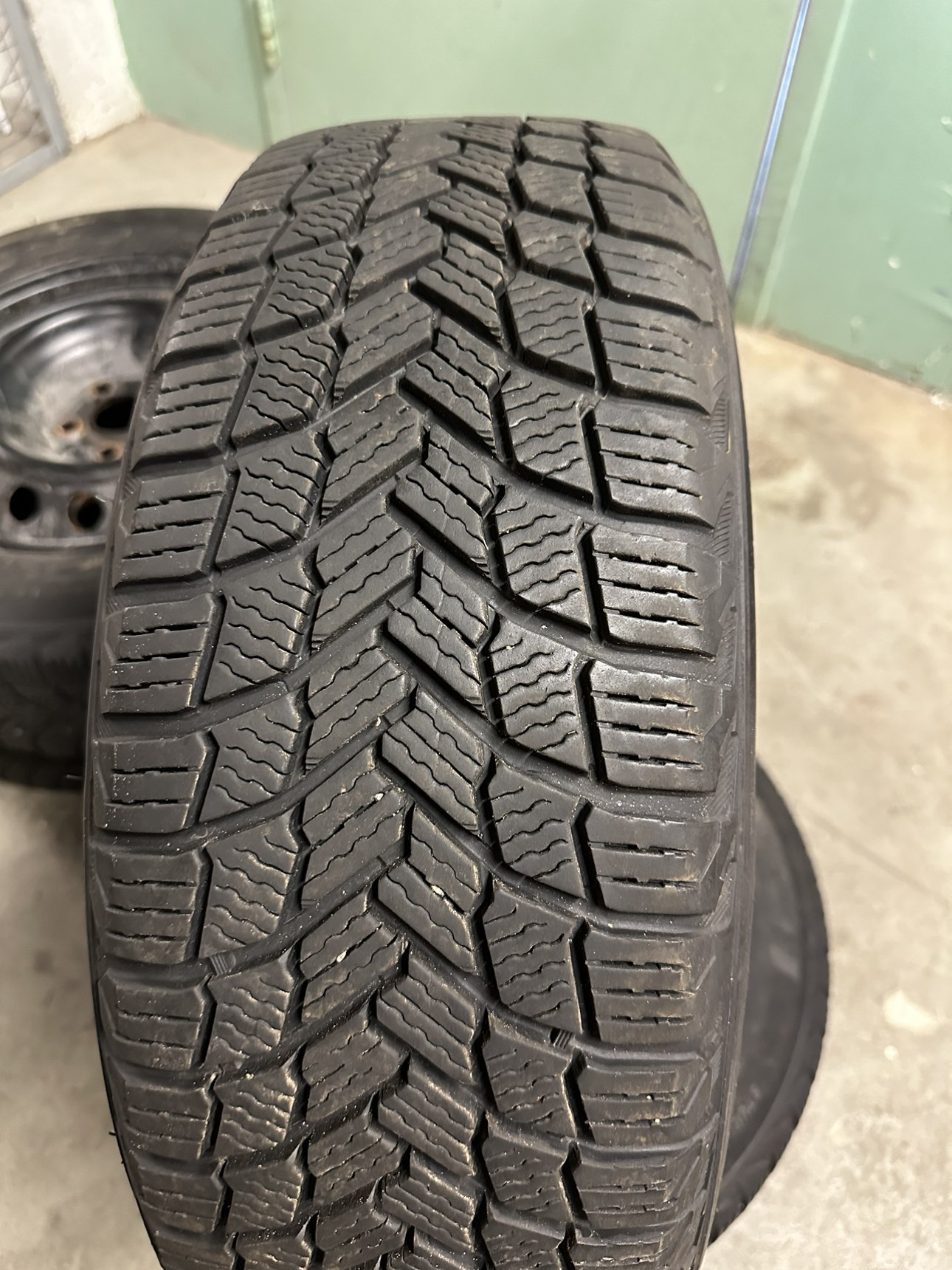 4 x Michelin X-ICE snow tires on Rim in excellent condition - photo 3