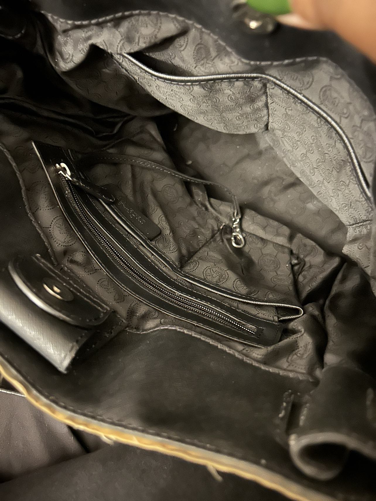 Authentic Micheal Kors big bag image indicator(9)