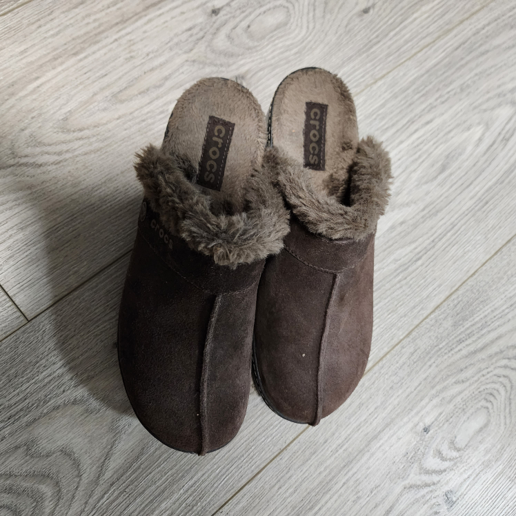 Brown Crocs Lined Clogs image indicator(3)