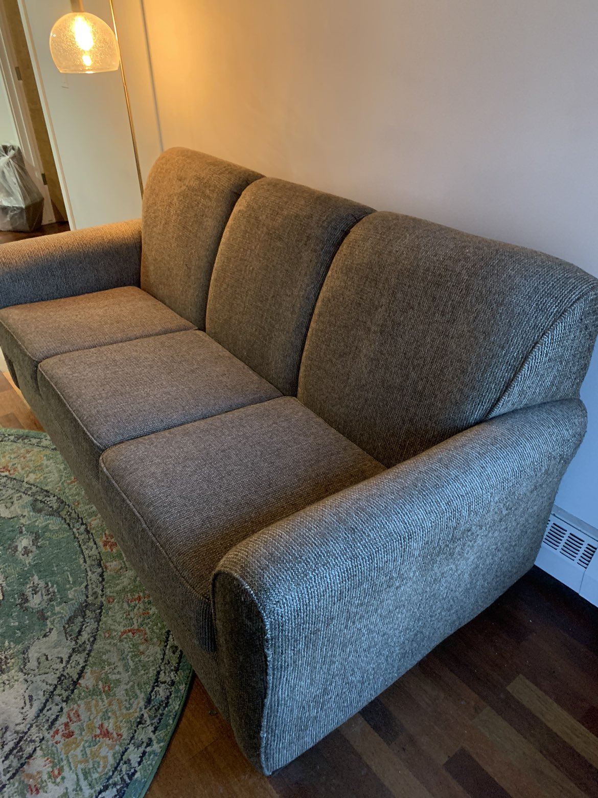 Couch - great condition - photo 2