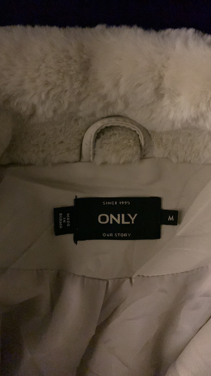 Faux fur jacket image indicator(4)